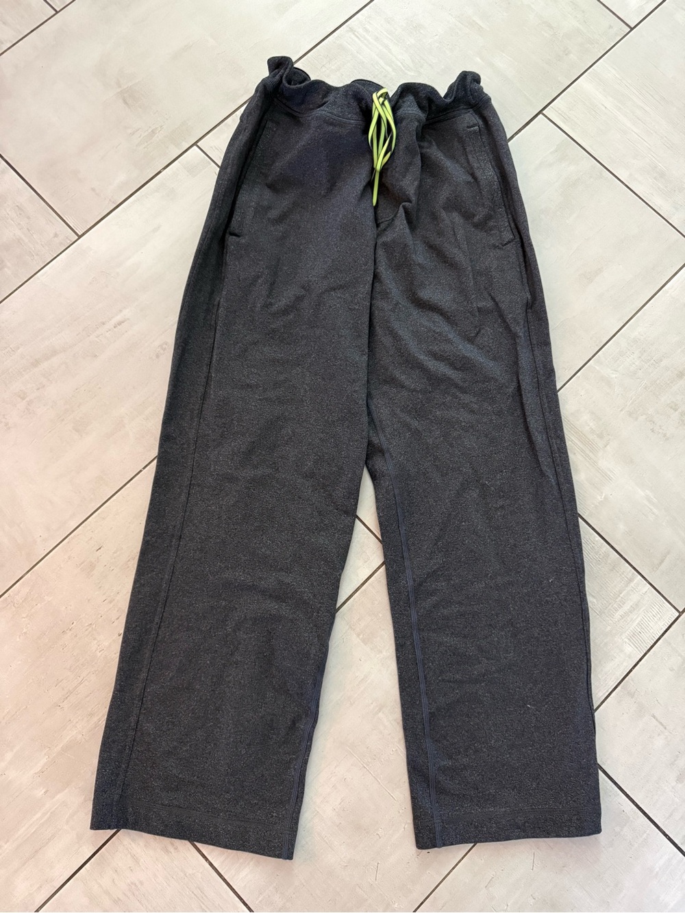 Men’s Lululemon athletica Black Jogger Pants with Lime Drawstring size M